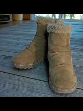 BareTraps Women's Tan Suede Faux Fur Lined Boots Size 8